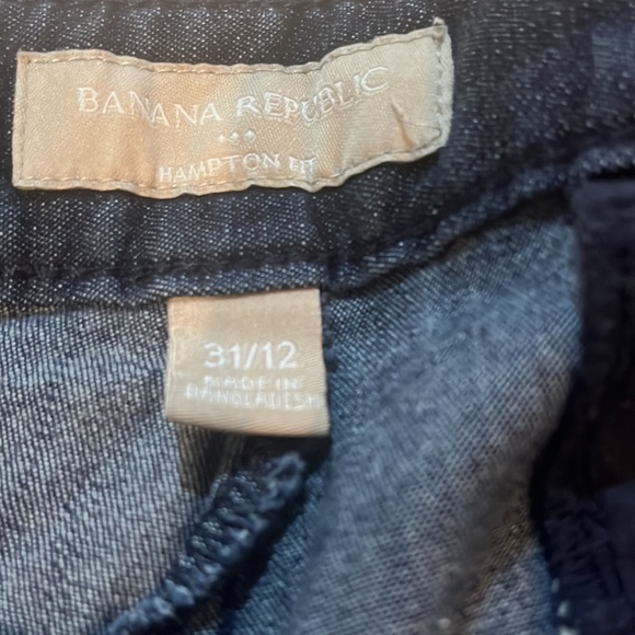 Banana Republic jean shorts . Flat front  side pockets and zipper . - Picture 2 of 3